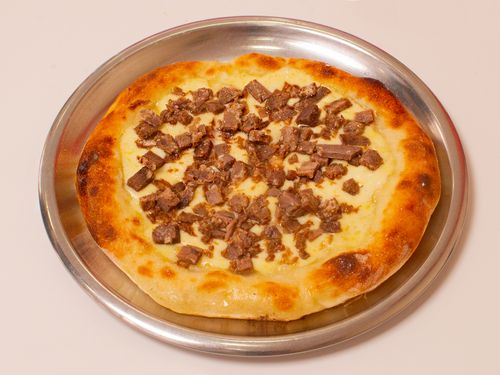 Kavurmalı & Kaşarlı Güveç Pide